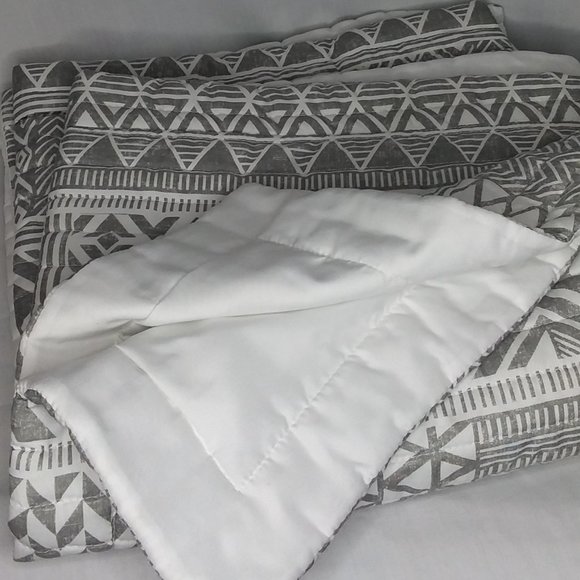 Mainstay 2 Queen Pillow Shams 23"x 30" Geometric P - Picture 2 of 3